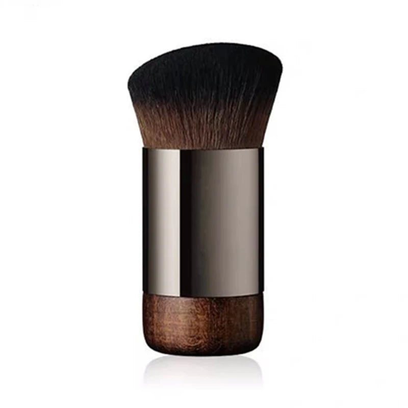 O pincel ideal para quem busca um acabamento profissional na maquiagem, com precisão e naturalidade em cada aplicação