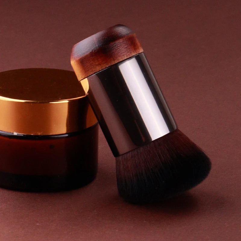 O pincel ideal para quem busca um acabamento profissional na maquiagem, com precisão e naturalidade em cada aplicação